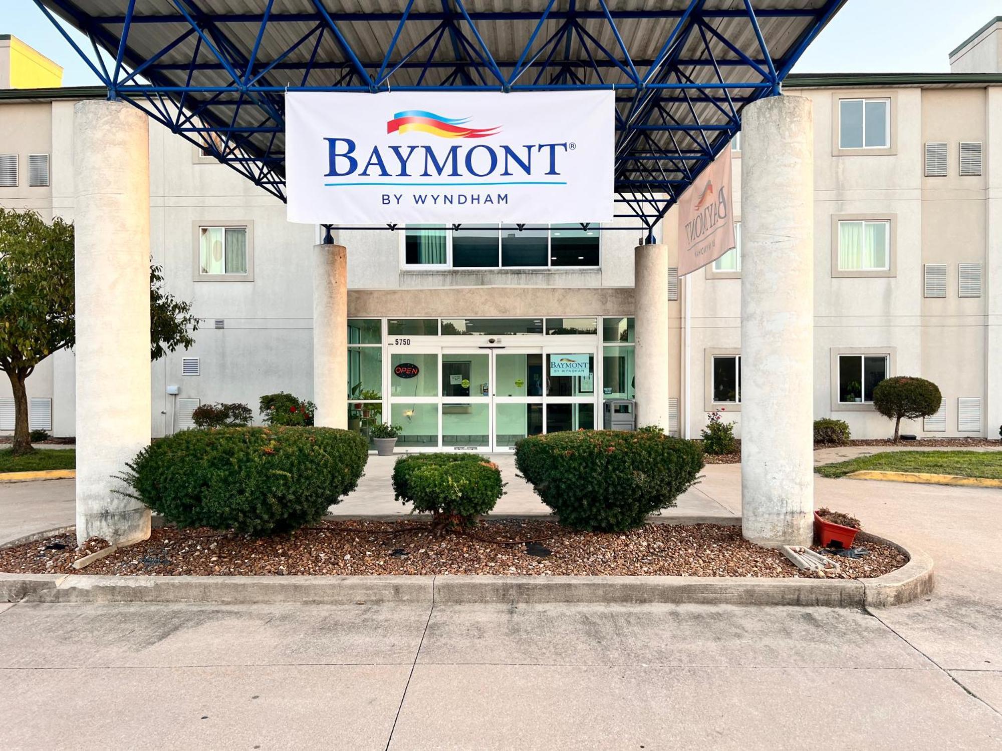 Baymont By Wyndham Kingdom City Exterior foto