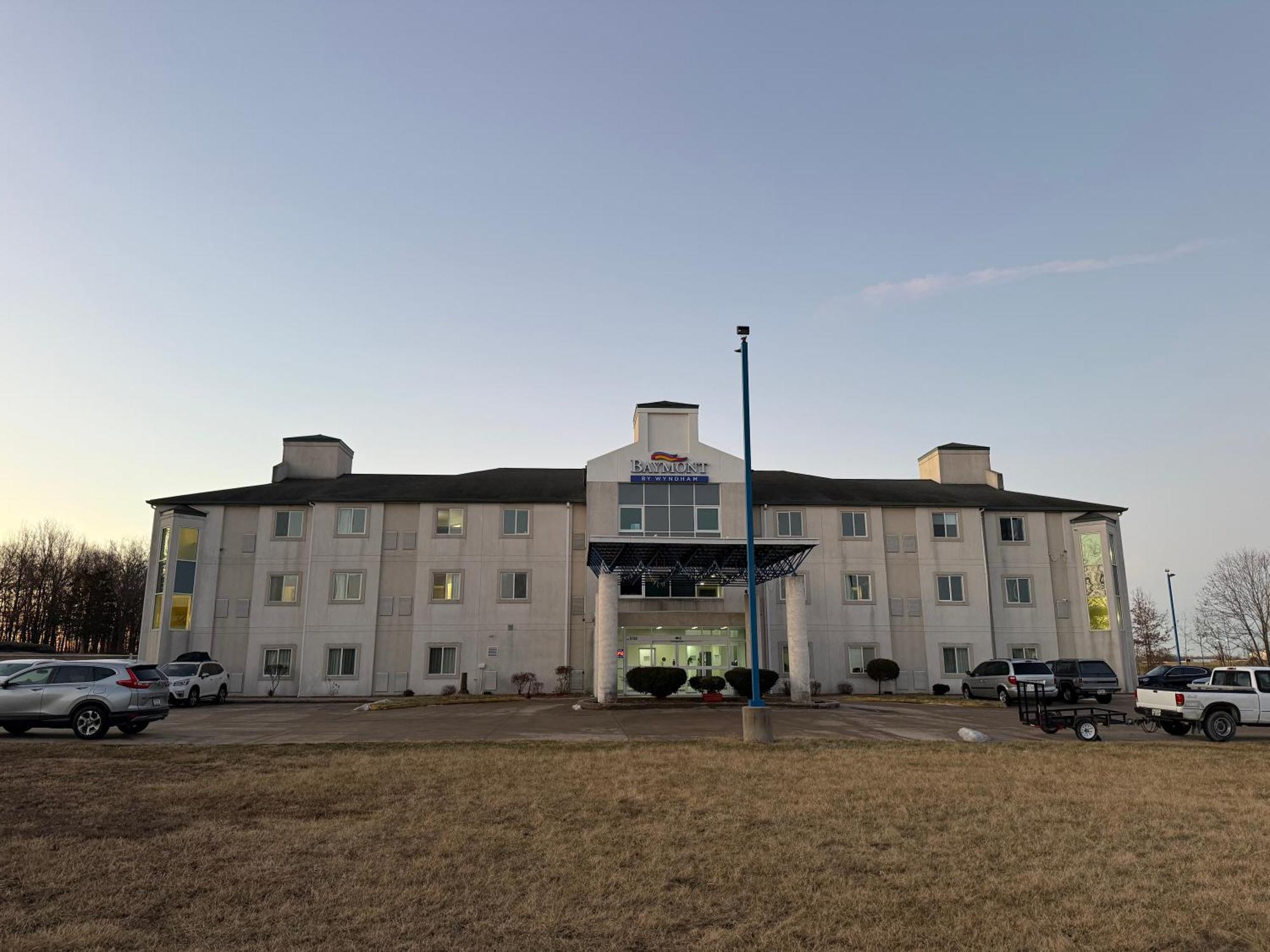 Baymont By Wyndham Kingdom City Exterior foto