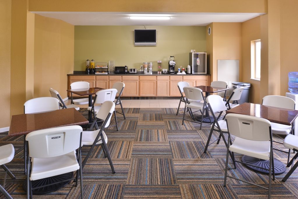 Baymont By Wyndham Kingdom City Restaurant foto